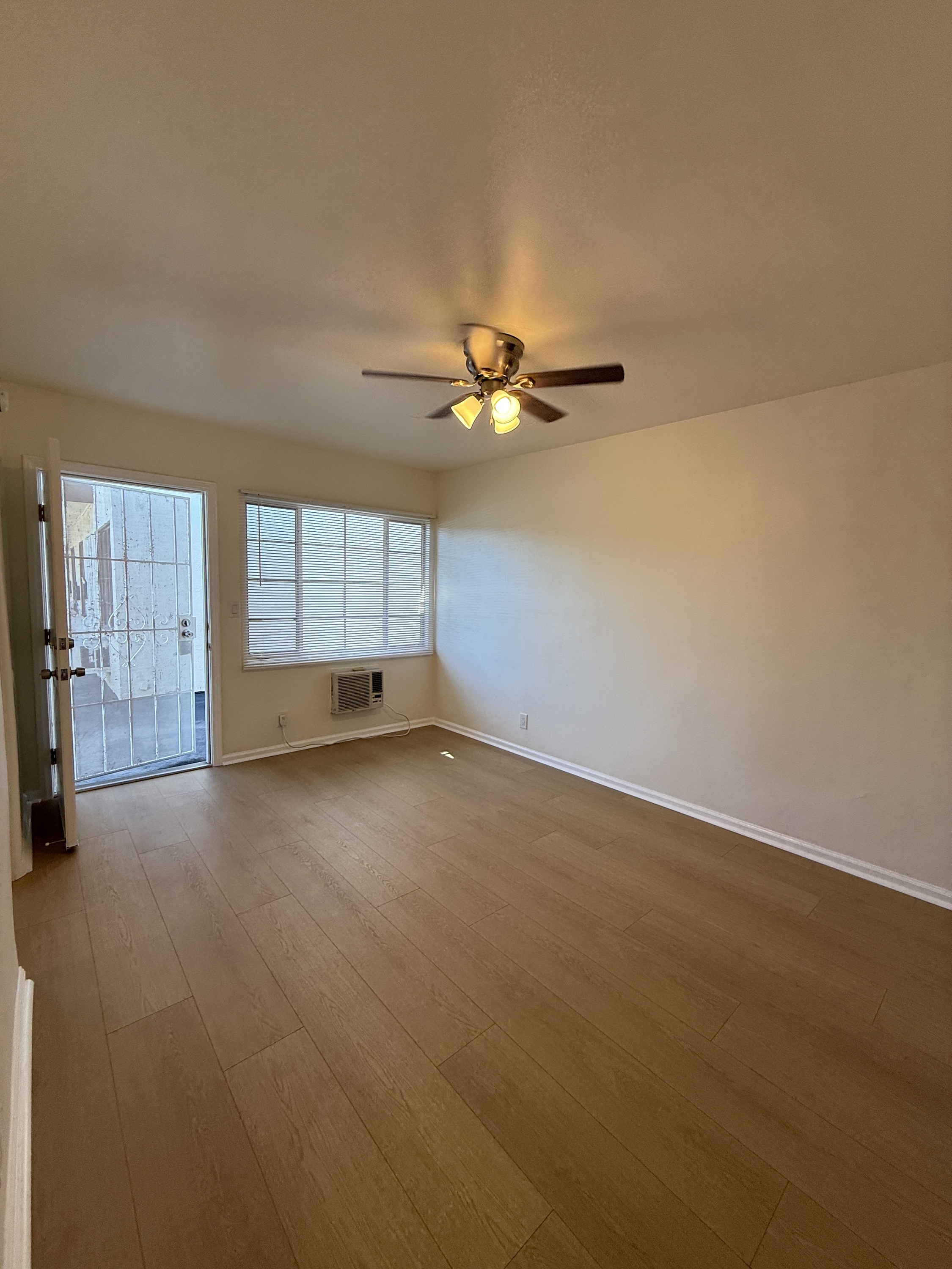 911 W. Angeleno Ave., Apt. 13
